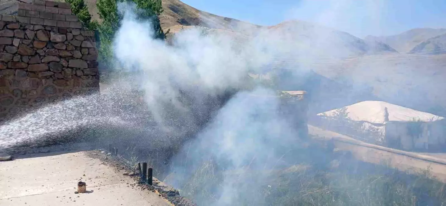 Hakkari\'de Anız Yangınlarına Hızlı Müdahale