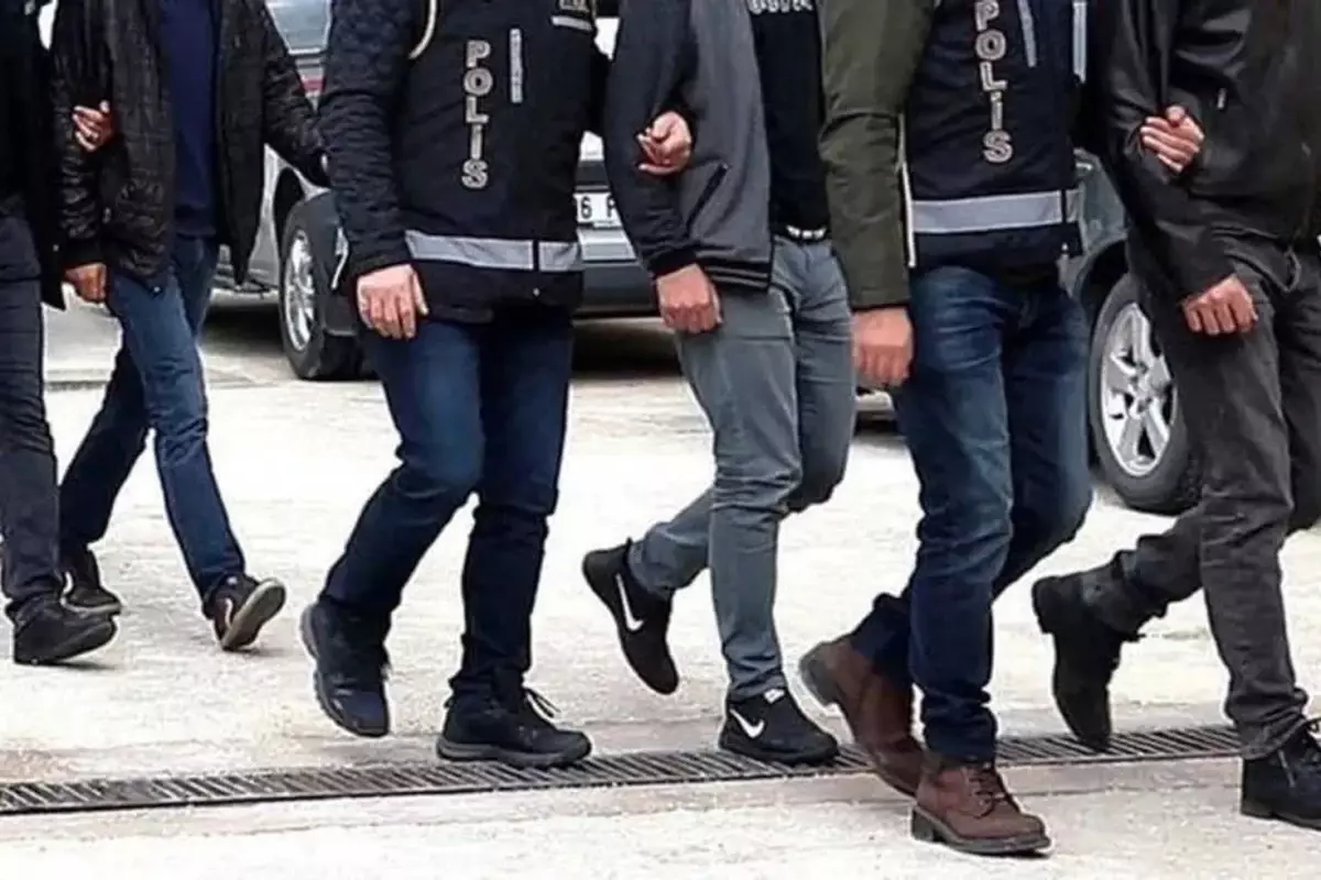 İzmir\'deki \'yolsuzluk\' operasyonunda 60 kişi tutuklandı! Aralarında Tunç Soyer de var