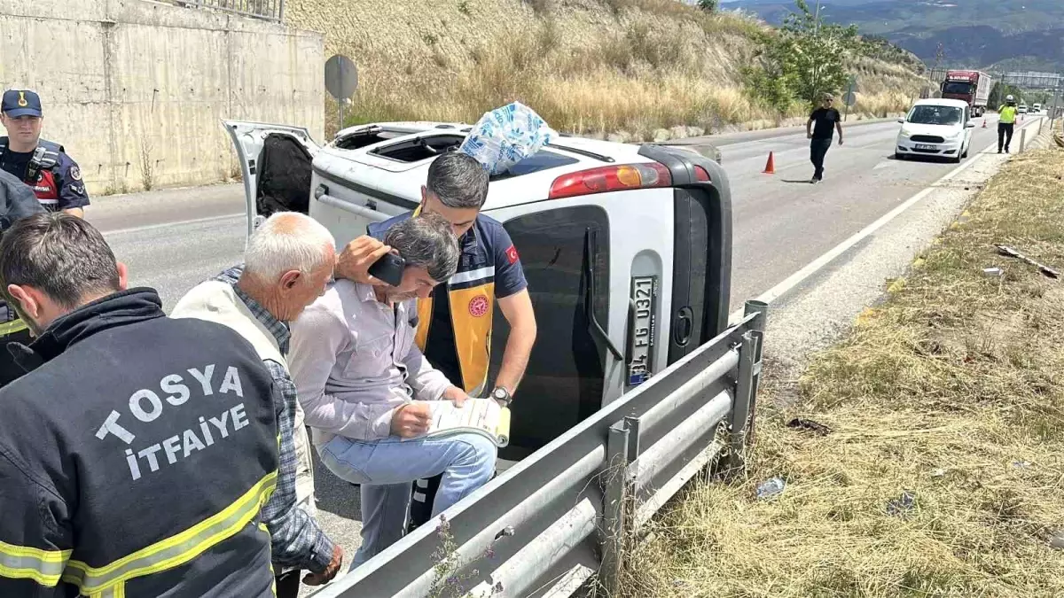 Tosya\'da Trafik Kazası: İki Yaralı