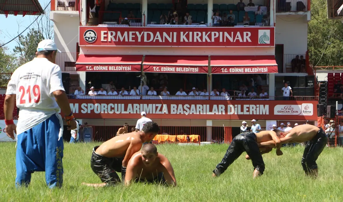Kırkpınar Yağlı Güreşleri Başladı