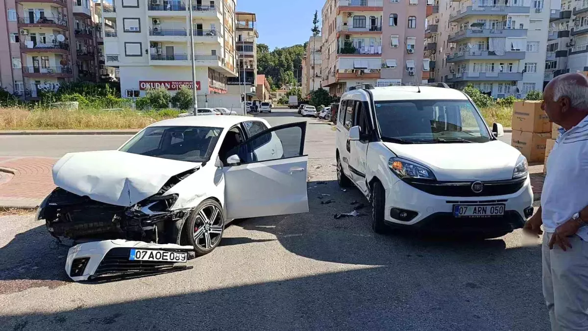 Manavgat\'ta Trafik Kazası: 1 Yaralı