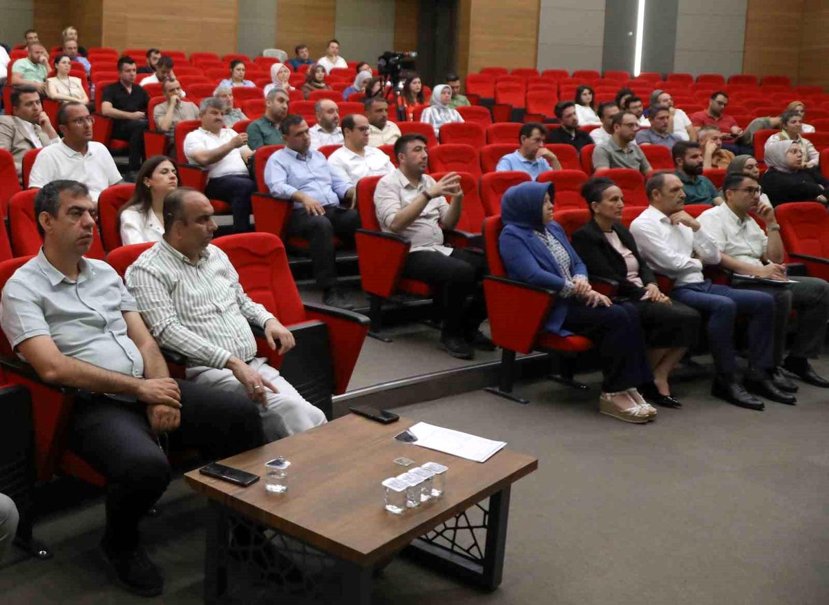 Melikgazi Belediyesi\'nde Protokol ve Davranış Kuralları Eğitimi