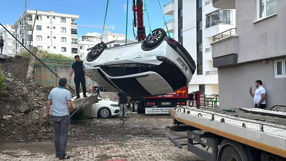 Samsun\'da Şiddetli Yağmur Duvarı Yıktı