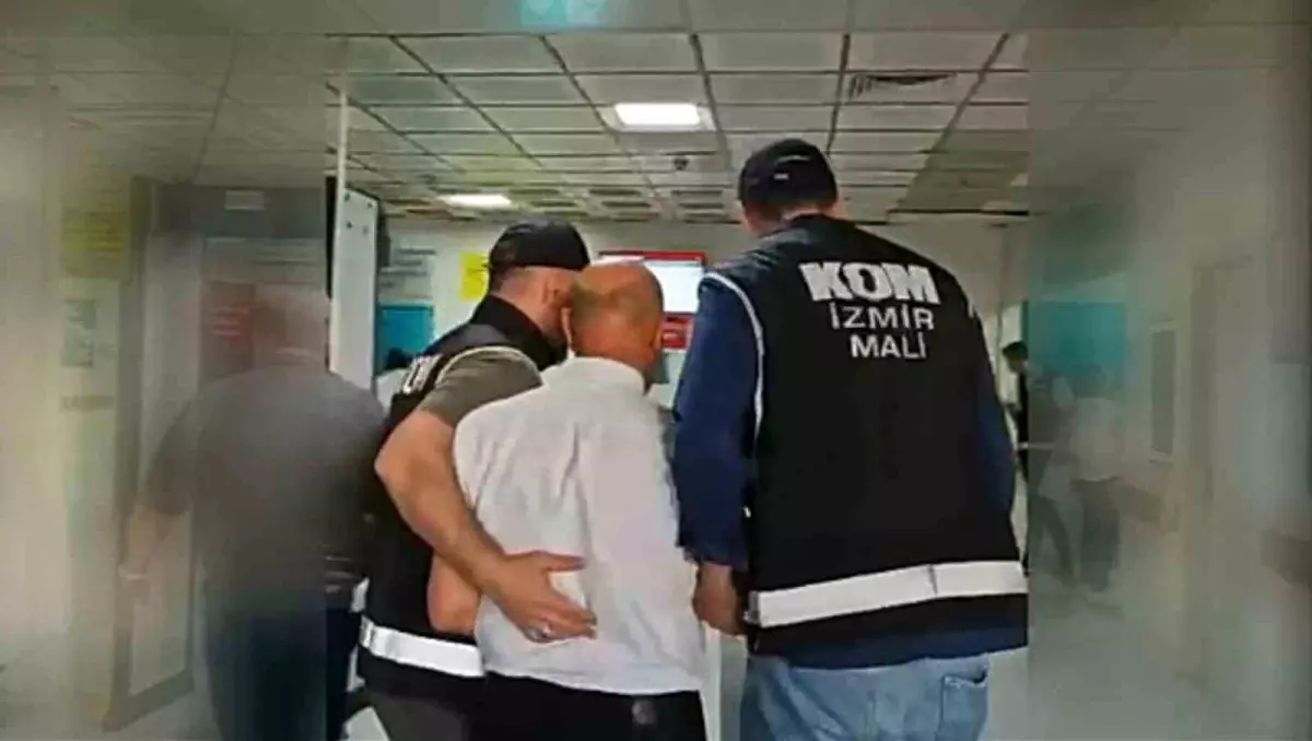 İzmir\'deki Yolsuzluk Operasyonunda Eski Başkan Tunç Soyer ve CHP İl Başkanı Adliyeye Sevk Edildi