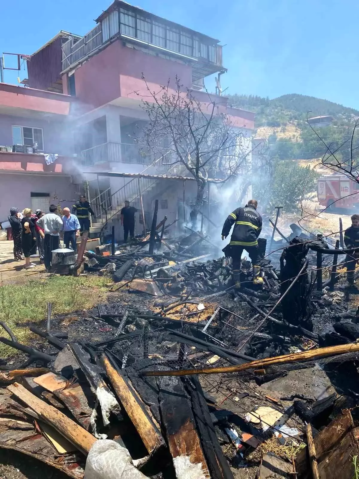 Kahramanmaraş\'ta Ahır Yangını: 30 Hayvan Telef
