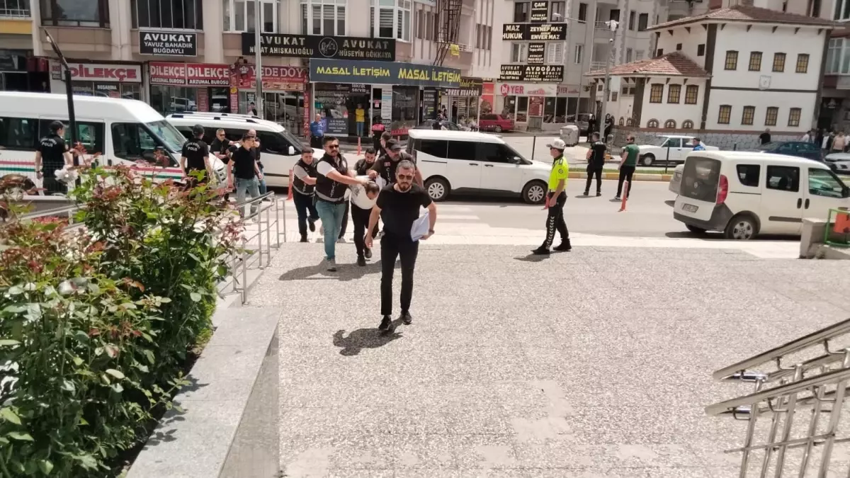 Çorum\'da Gömülü Ceset: 3 Şüpheli Adliyeye Sevk Edildi