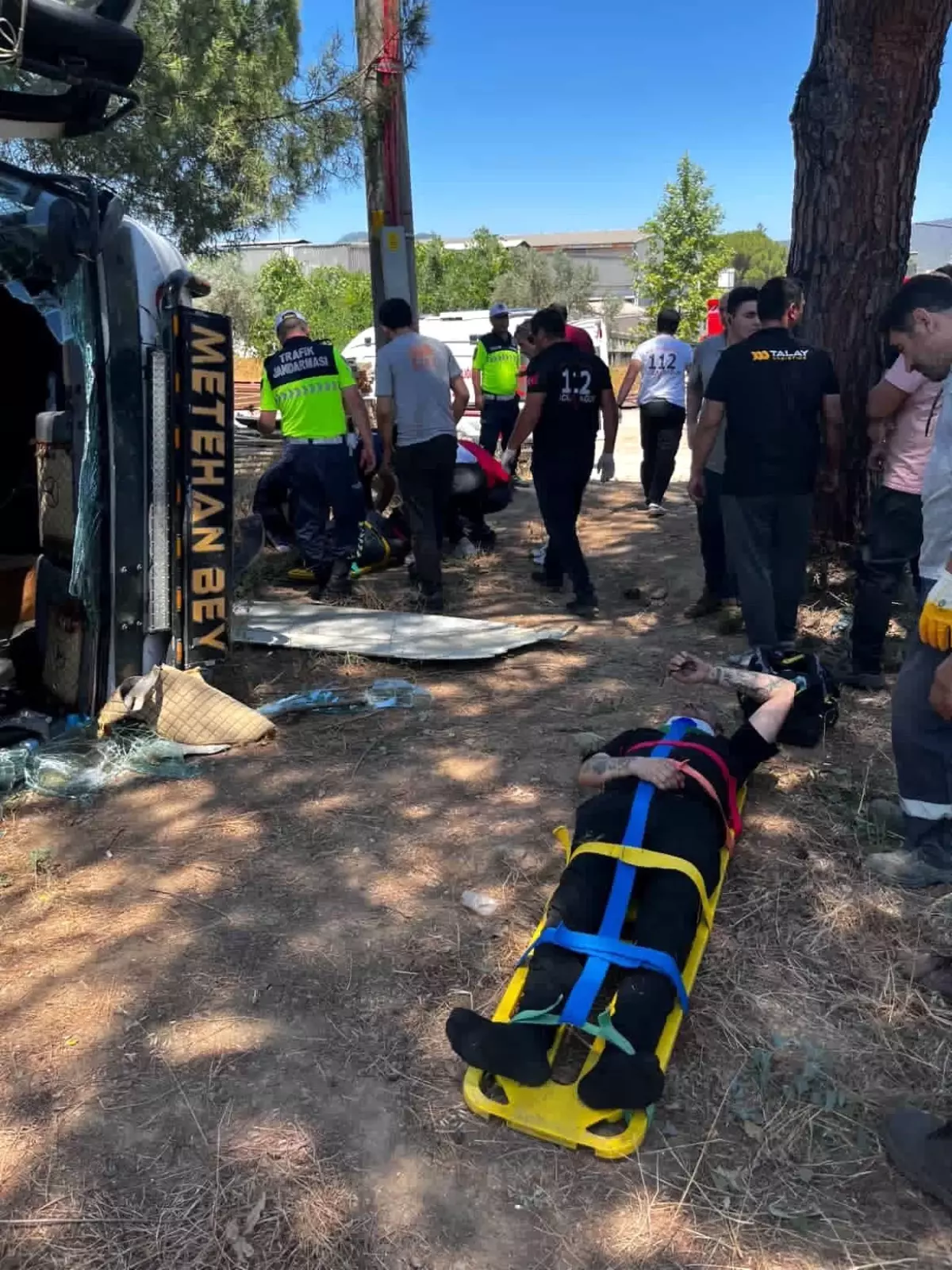 Bilecik\'te Tır Devrildi: 2 Yaralı