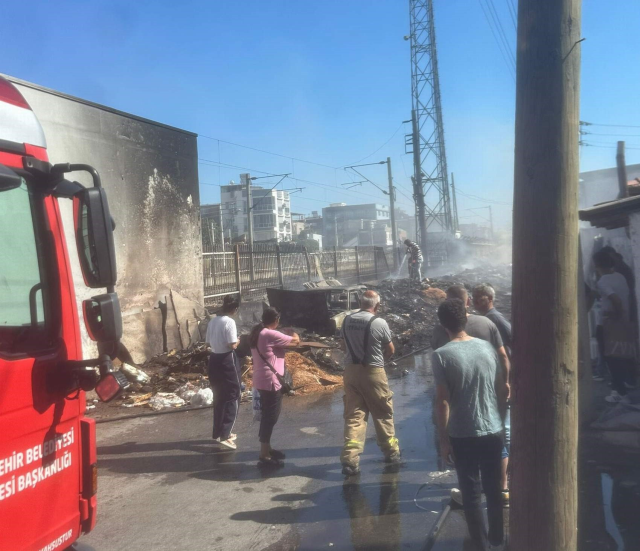 Buca'da toplanmayan çöpler alev alev yandı