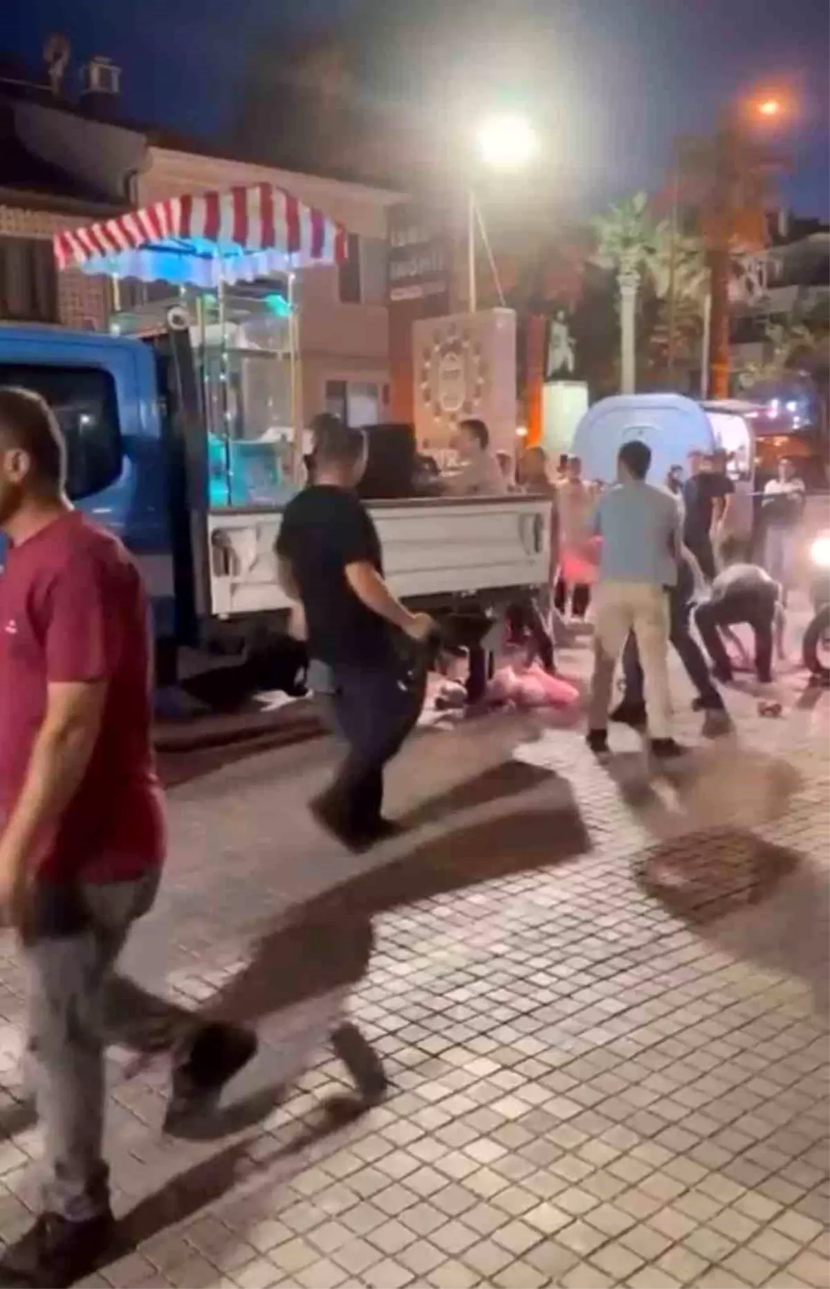 Mudanya\'da Seyyar Satıcılar ile Zabıta Ekipleri Arasında Gerginlik