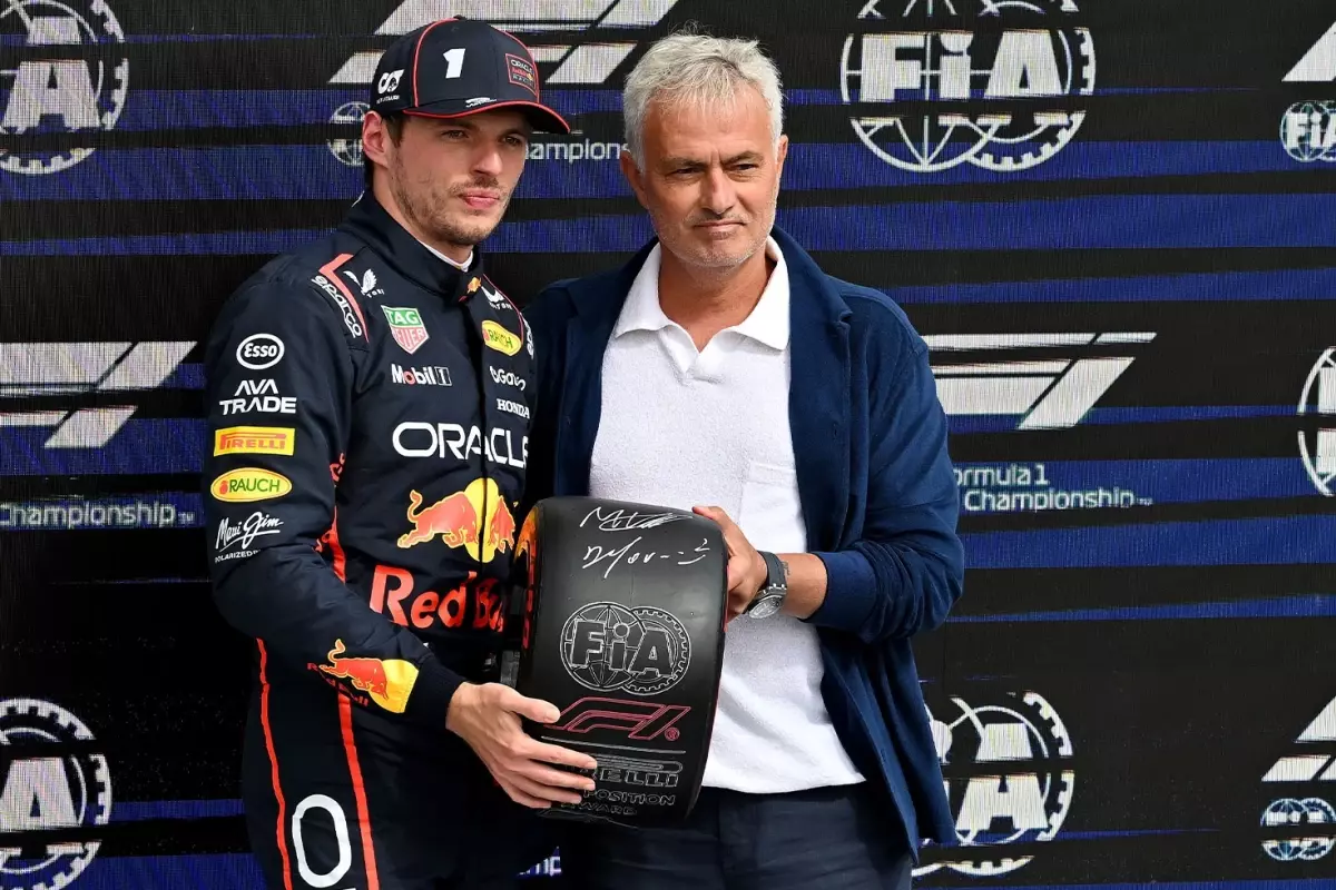 Büyük Britanya GP\'sinde Pole pozisyonu Max Verstappen\'in! Ödülü Jose Mourinho verdi