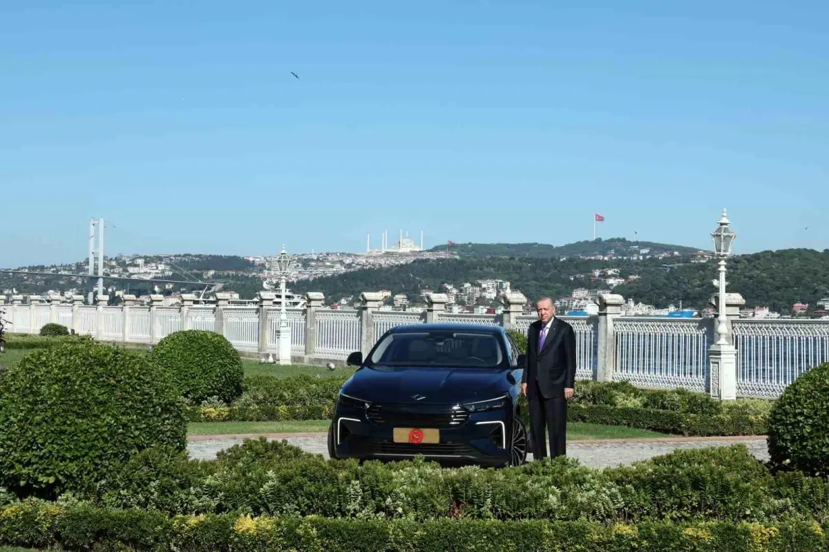 Cumhurbaşkanı Erdoğan, Togg\'un yeni modeli T10F\'yi test etti