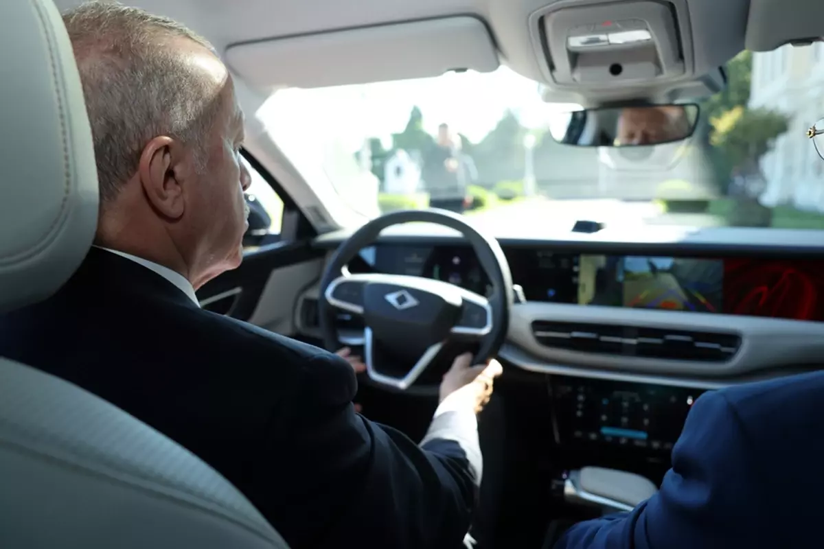 Cumhurbaşkanı Erdoğan, Togg\'un yeni modeli T10F\'yi test etti