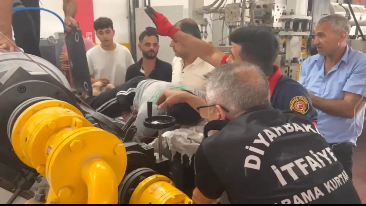 Diyarbakır\'da İşçi Makineye Eli Sıkıştı