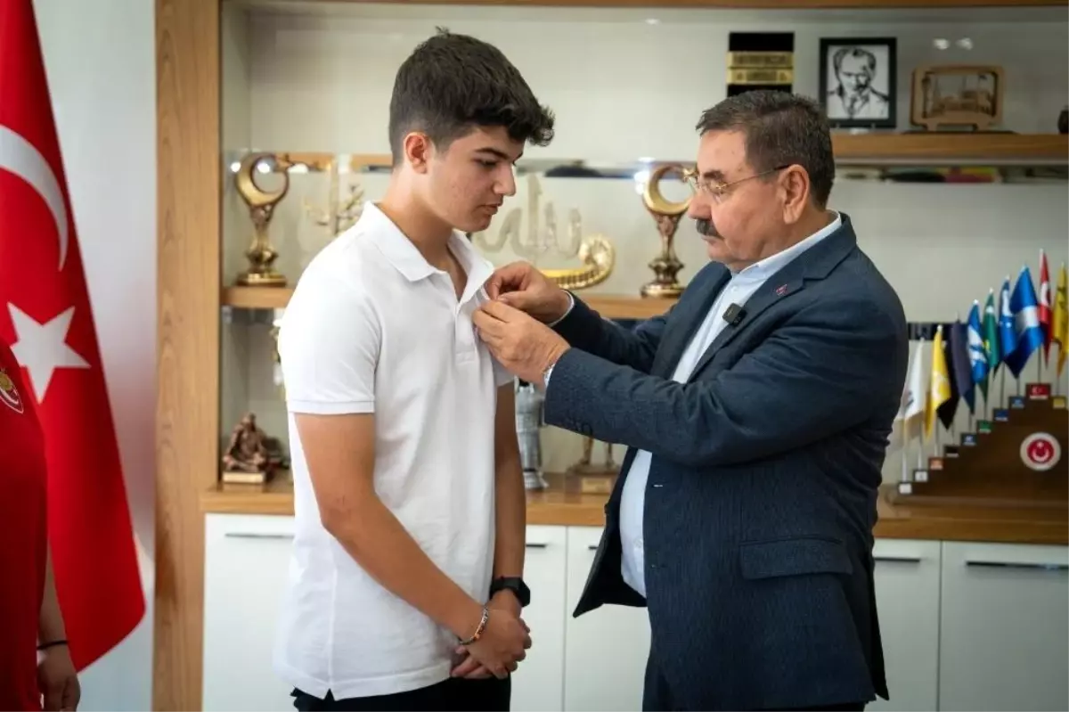 Başkan Odabaşı, Başarılı Sporcuları Ağırlayarak Ödüllendirdi