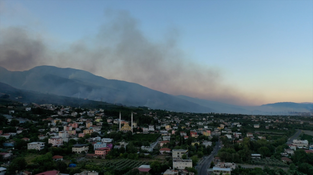Hatay'da orman yangını 2'nci günde sürüyor