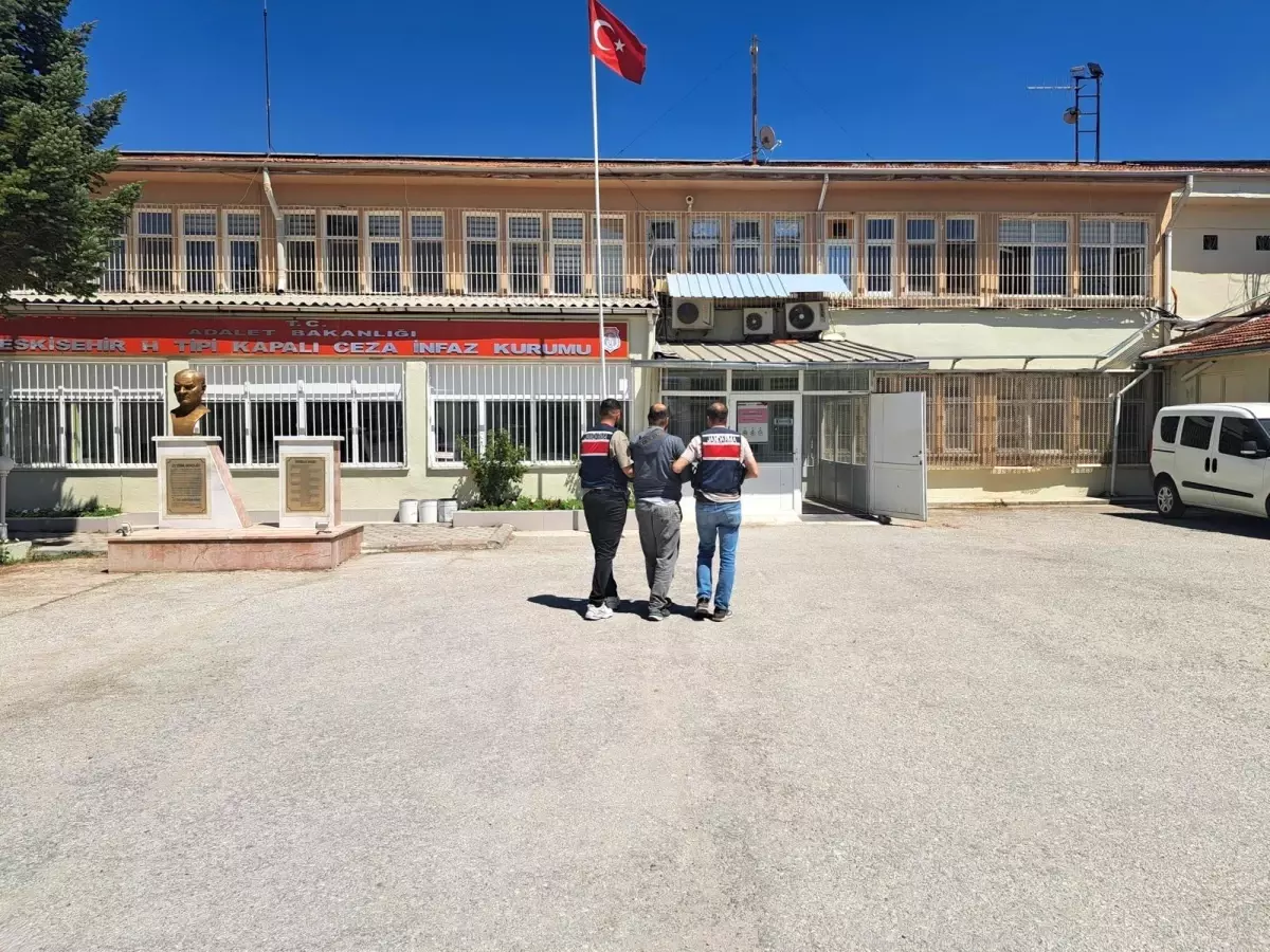 Interpol\'le Aranan Terörist Eskişehir\'de Yakalandı