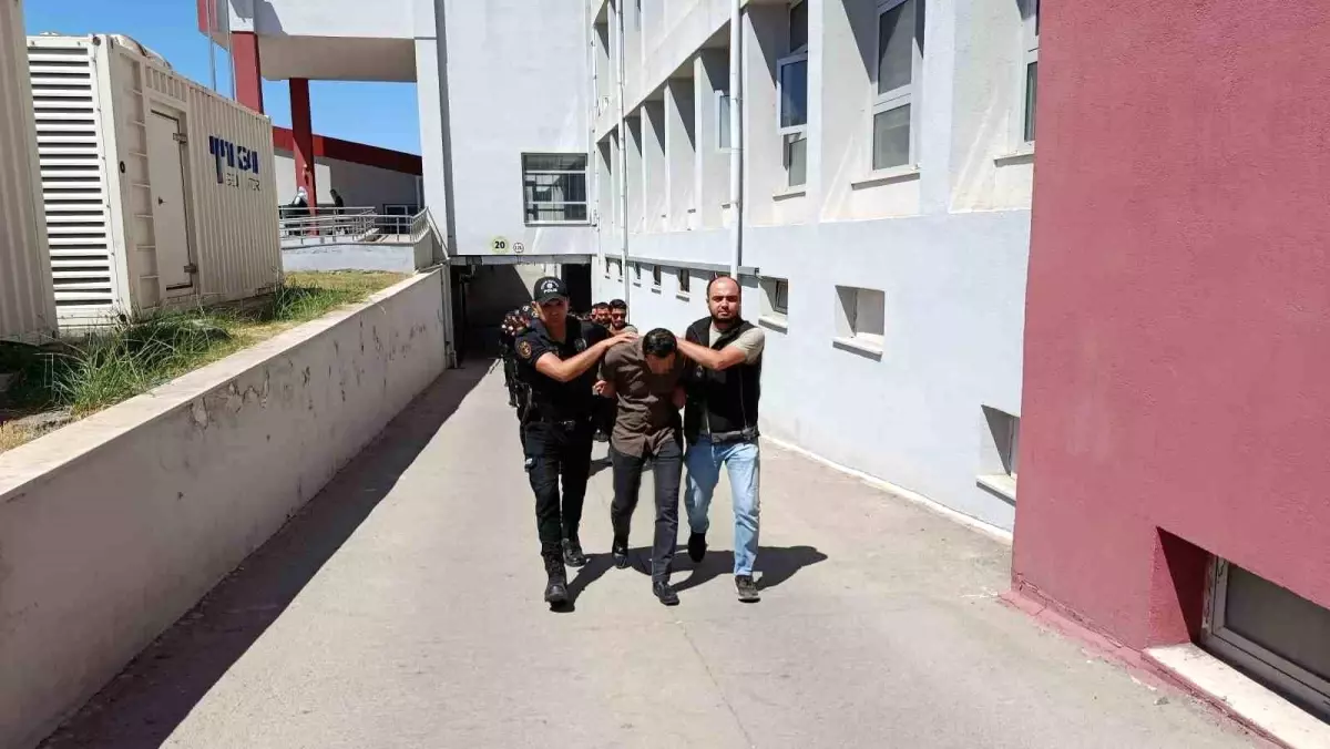 Adana\'da Uyuşturucu Operasyonu: 16 Tutuklama