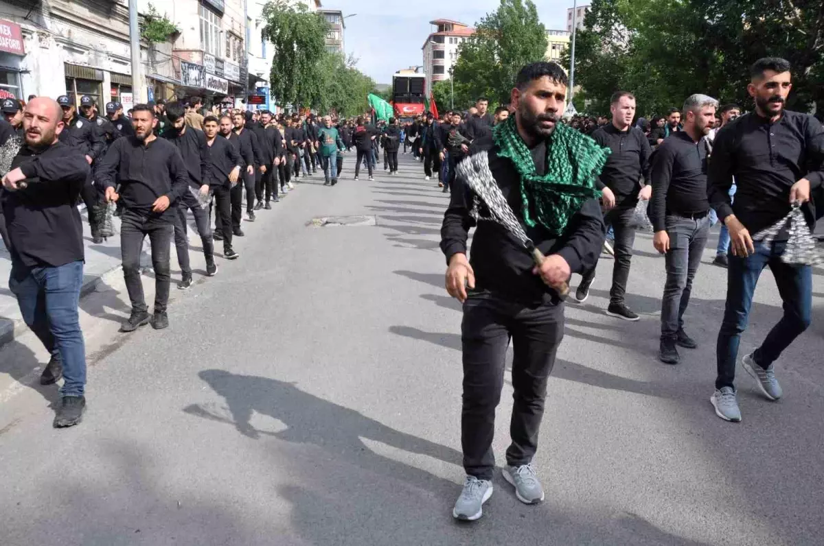Kars\'ta Kerbela\'da Şehit Düşenler Anıldı