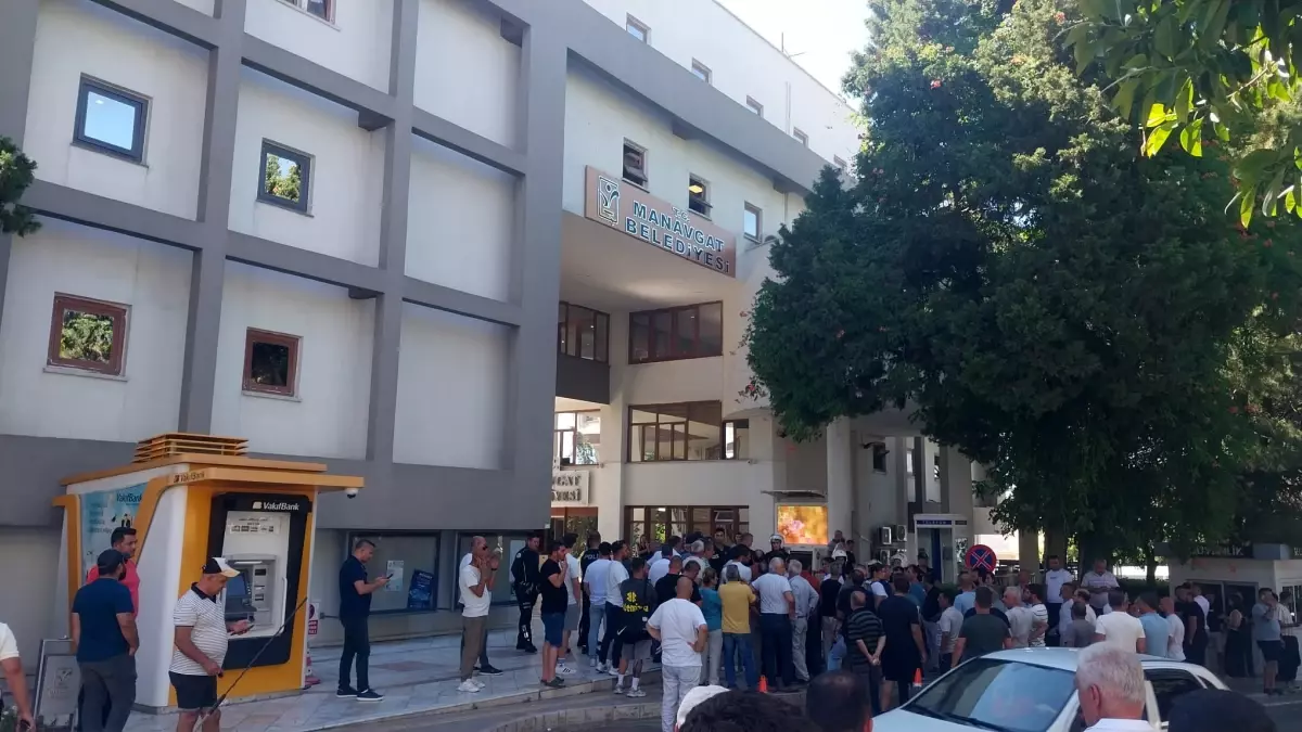Manavgat Belediyesi\'nde baklava kutusundan çıkan 110 bin euro skandalında yeni detaylar