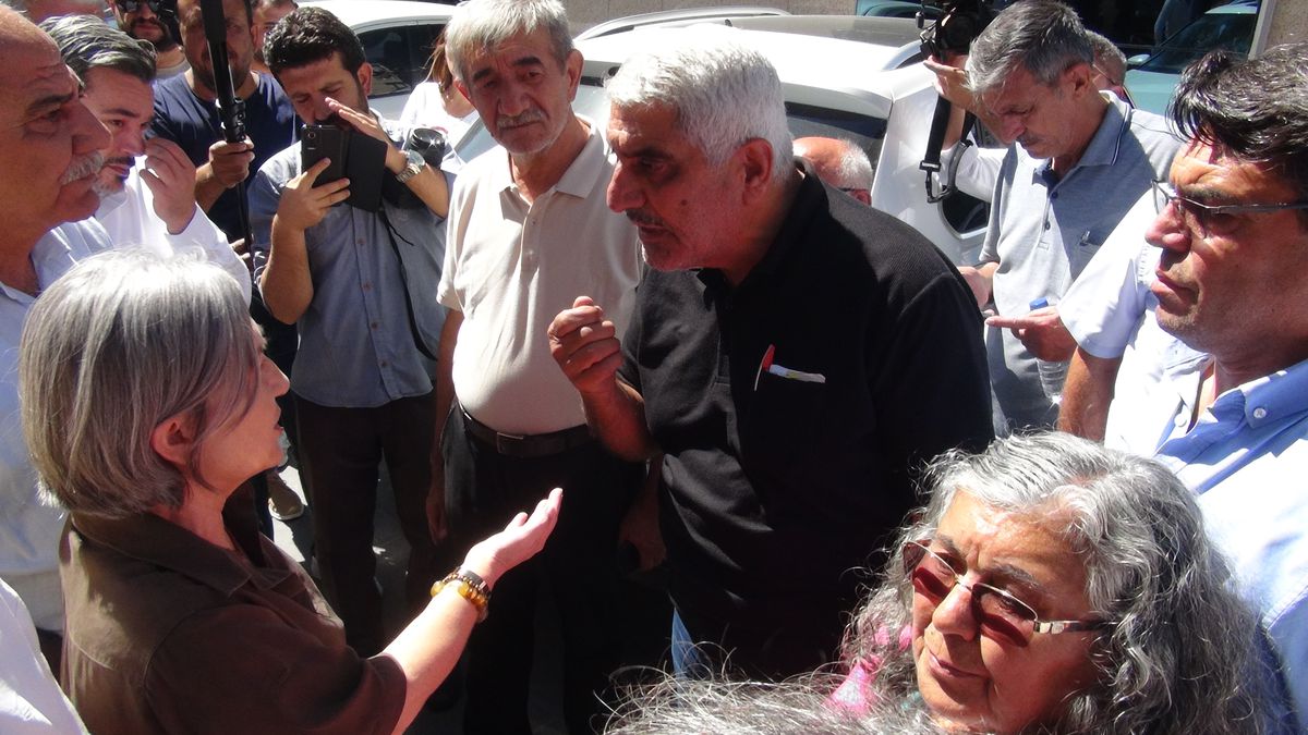 Muhtara Belediye Binasında Şiddet