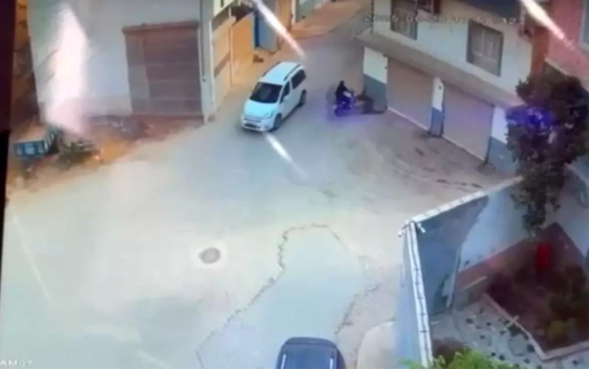 Birecik\'te Motosiklet Kazası: Kadın Sürücü Ağır Yaralı
