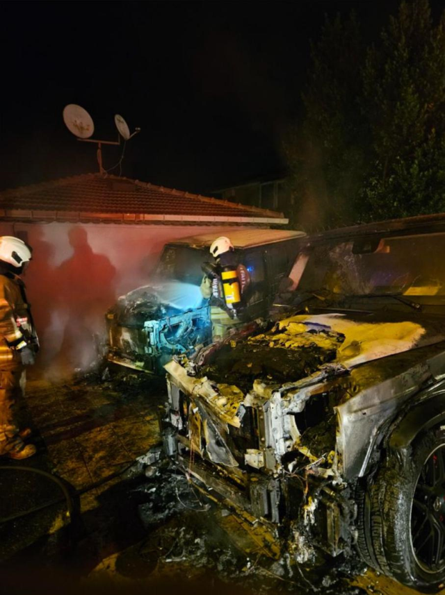 Sarıyer'de Park Halindeki Cipler Alev Alev Yandı