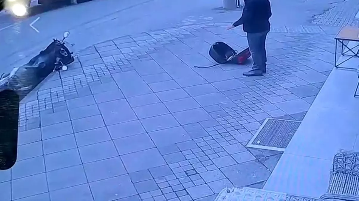 Tırdan Fırlayan Lastik Motosiklete Çarptı