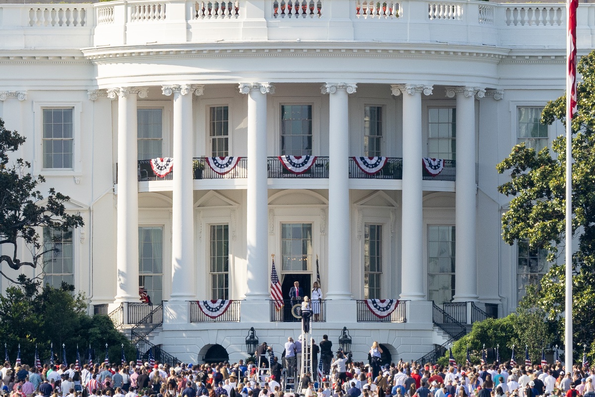 Trump Vergi İndirimleri Tasarısını İmzaladı