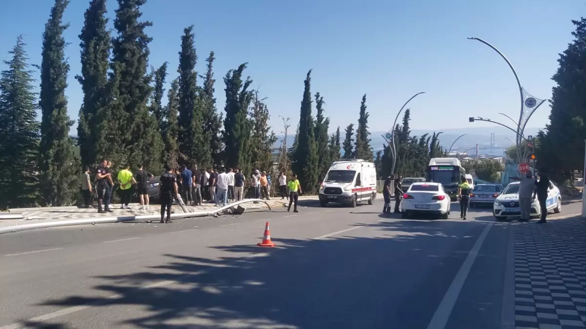 Dilovası\'nda Trafik Kazası: Sürücü Yaralandı