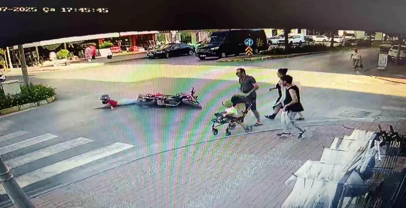 Antalya\'da Aynı Noktada 2 Motosiklet Kazası