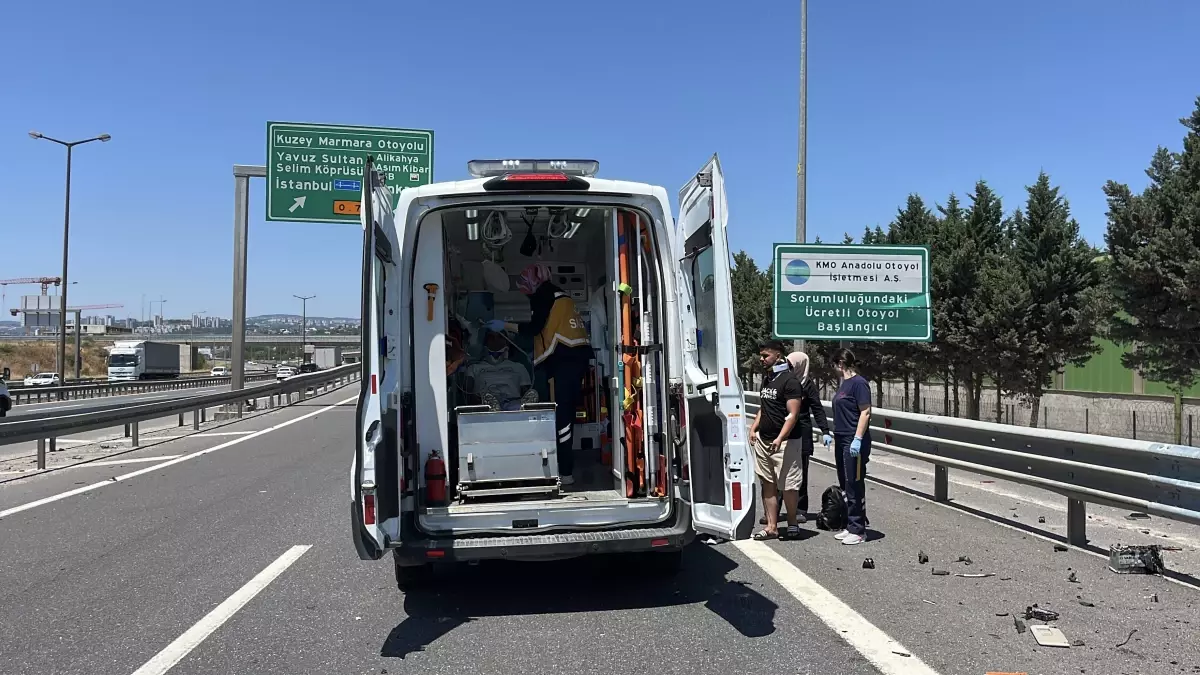 Kocaeli\'de Takla Atan Araçta 4 Yaralı