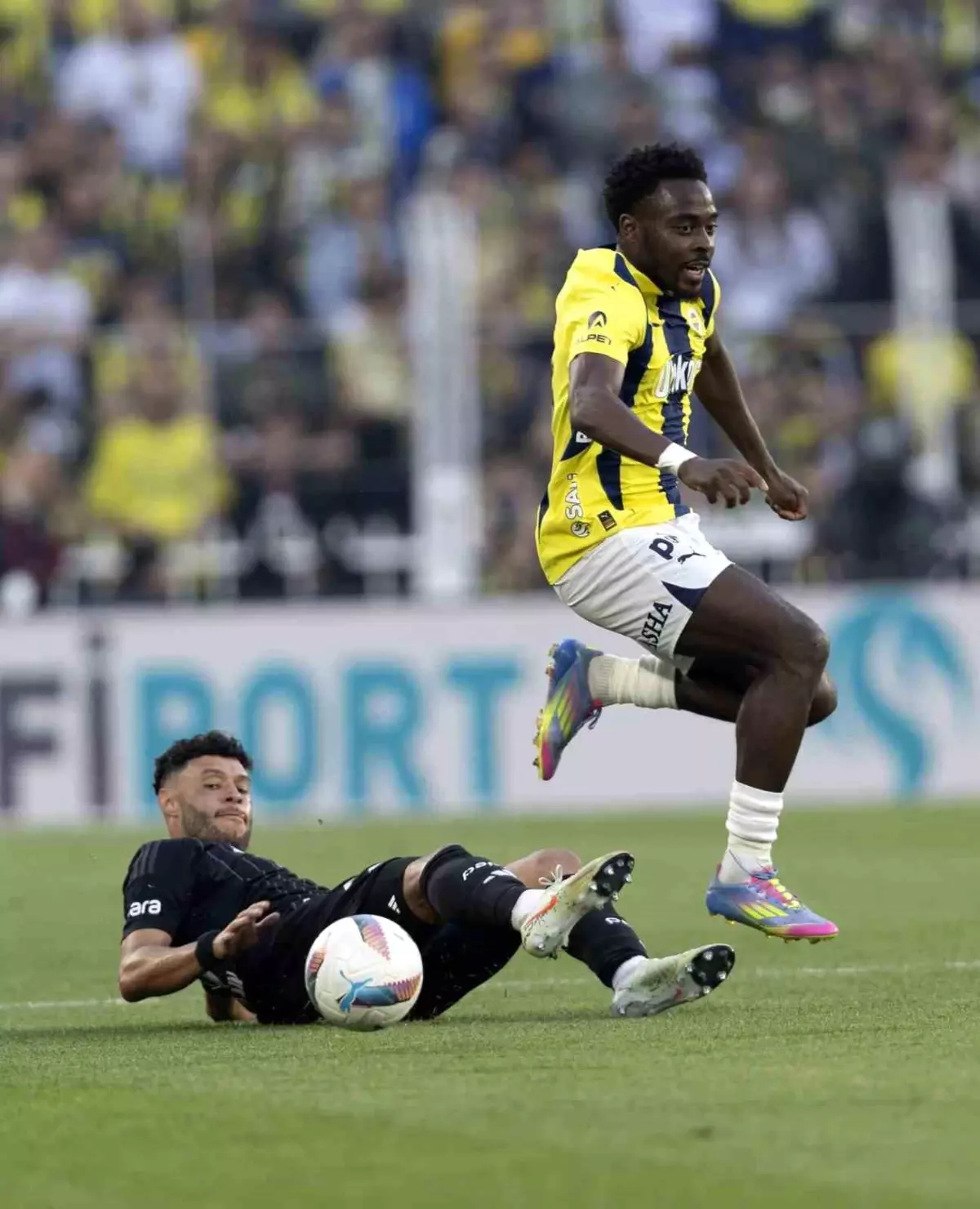 Osayi-Samuel, Fenerbahçe\'ye Veda Etti