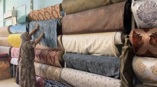 Çöpten topladığı yünlerle iş kurdu