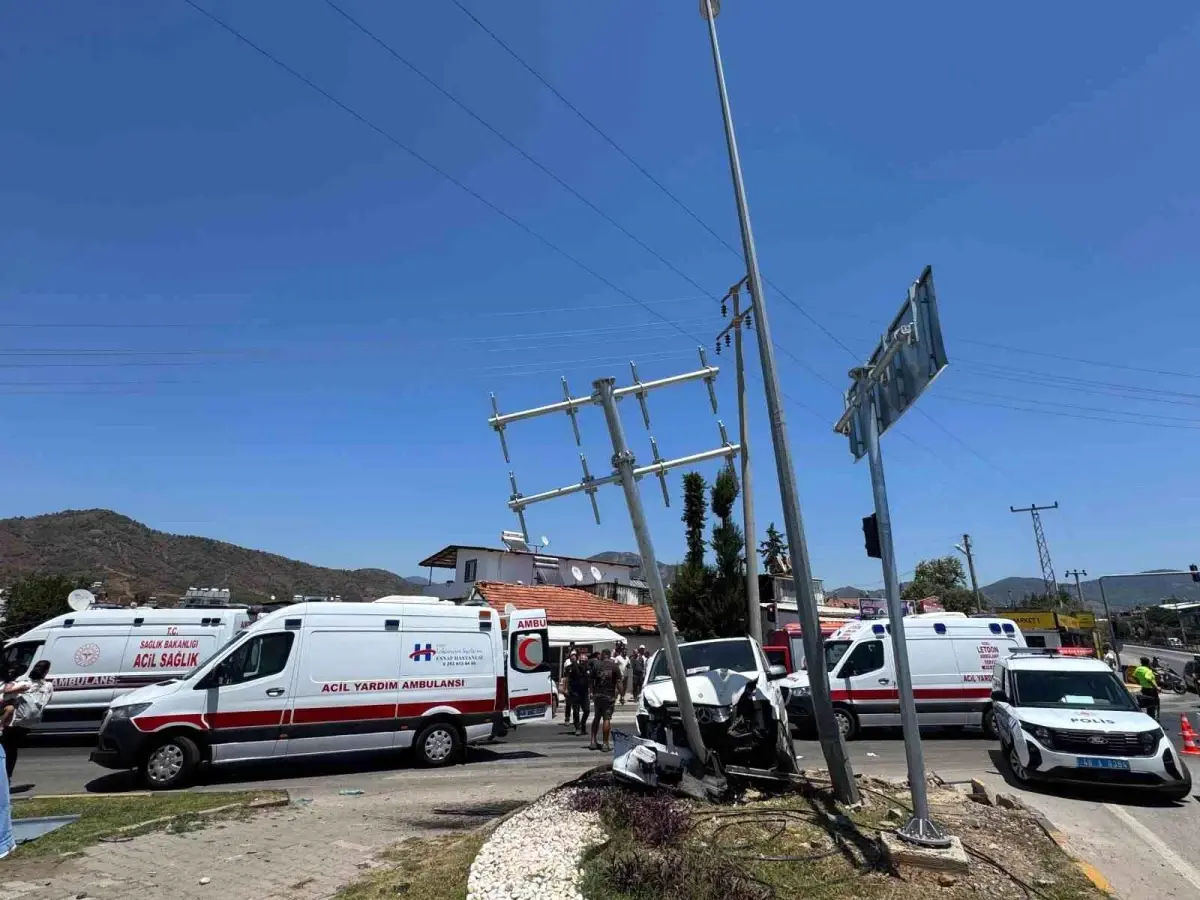 Fethiye\'de Trafik Kazası: 11 Yaralı