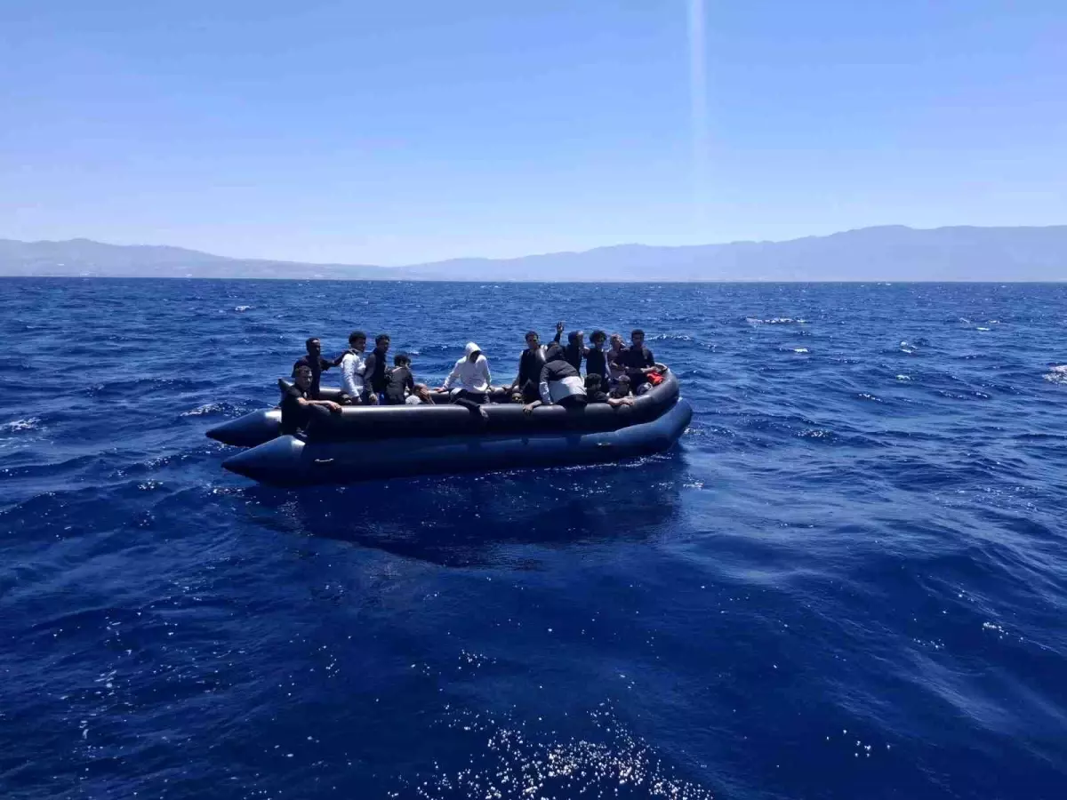 Kuşadası\'nda 22 Göçmen Kurtarıldı