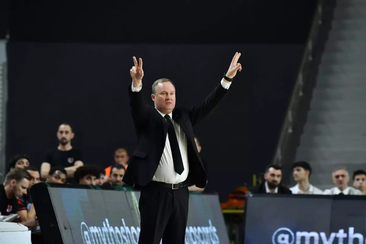 Fenerbahçe, Manisa Basket\'in Antrenörü Maksvytis\'i İstiyor