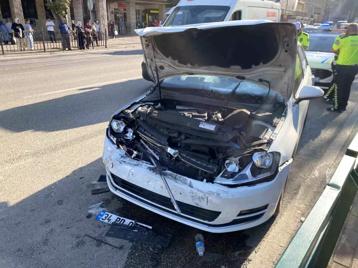 Polis Memuruna Araç Çarptı