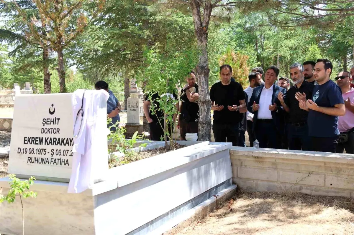 Şehit Dr. Ekrem Karakaya dualarla anıldı