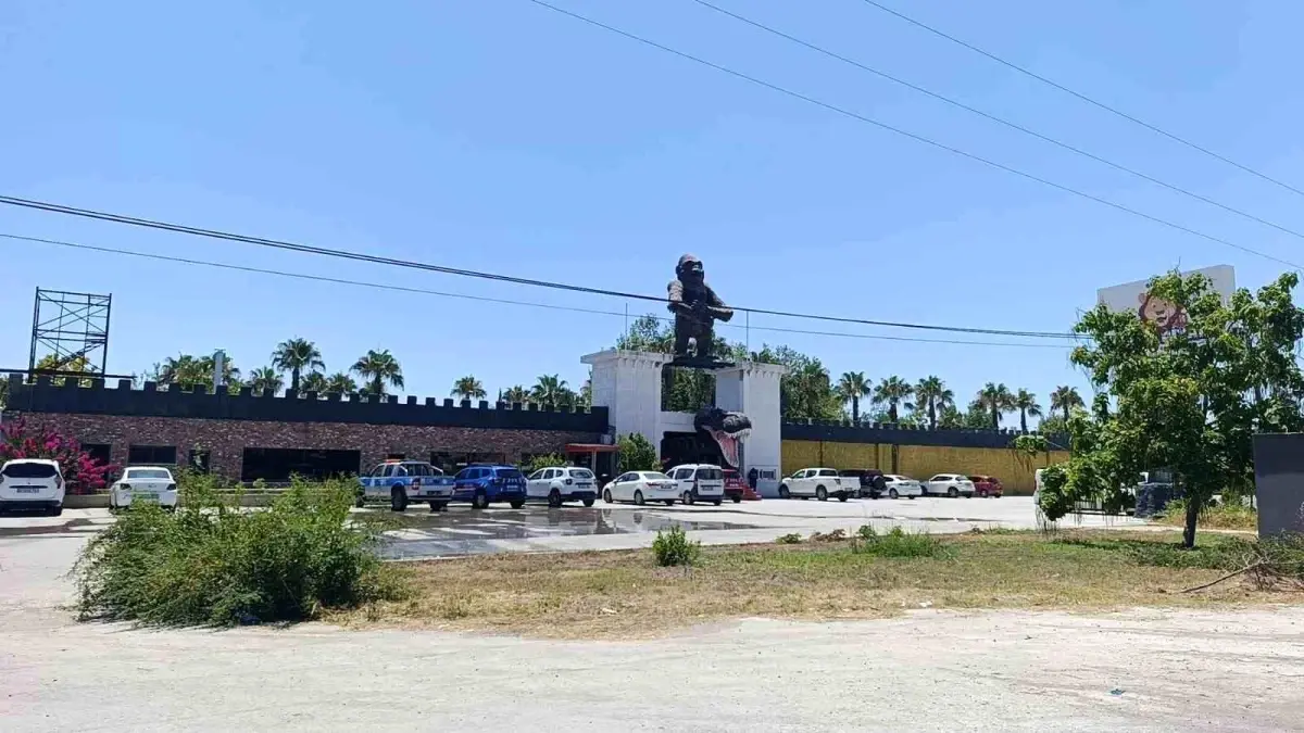Antalya\'da Aslan Saldırısı: Hayvanat Bahçesi Mühürlendi