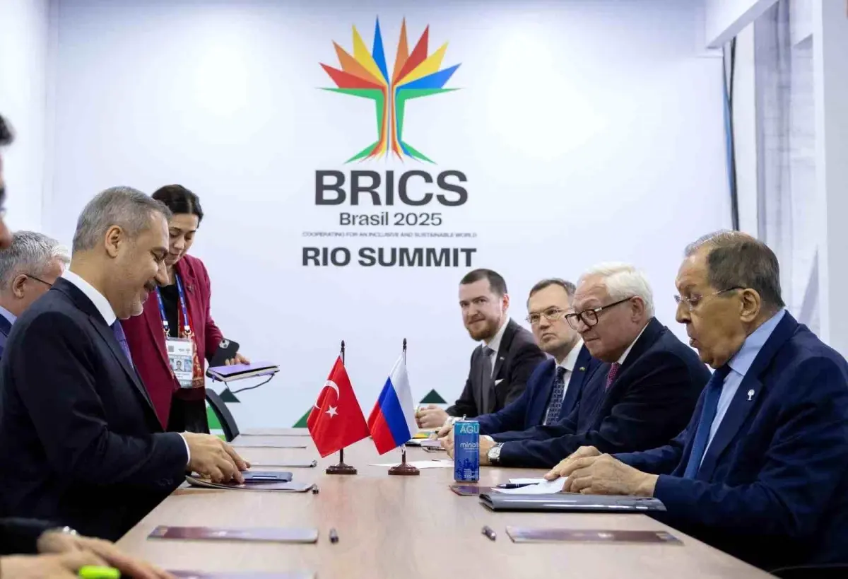 Fidan ve Lavrov BRICS Zirvesi\'nde Bir Araya Geldi