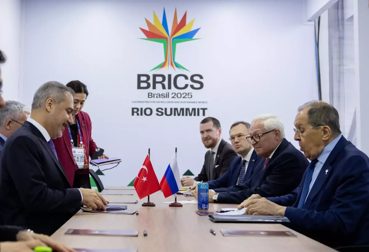 Fidan ve Lavrov BRICS\'te Görüştü