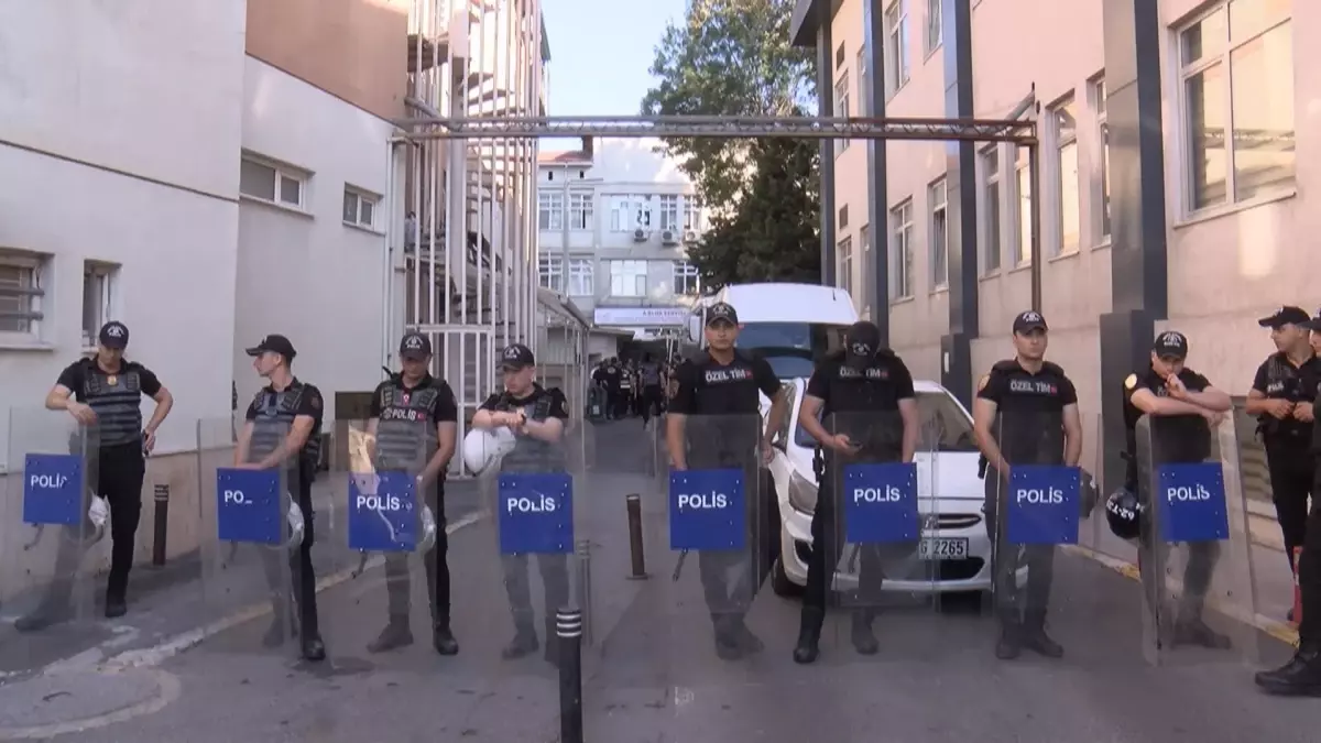 İBB yolsuzluk soruşturmasında 13 şüpheli gözaltında