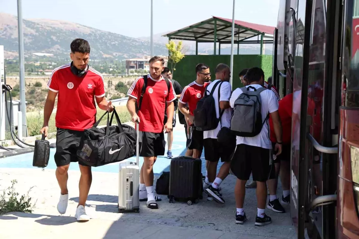Antalyaspor Burdur\'da Kamp Dönemine Başladı