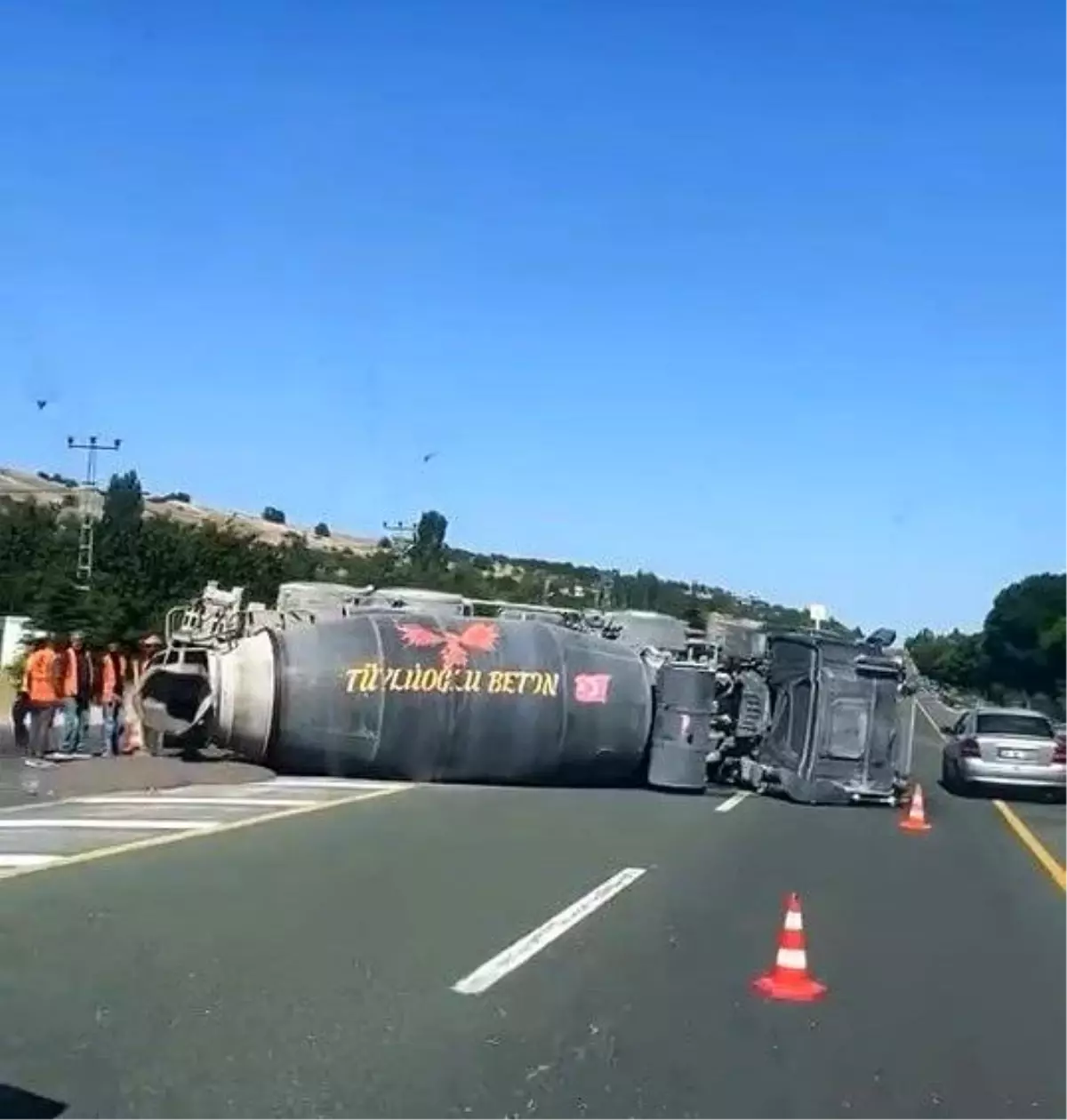 Elazığ\'da Beton Mikseri Devrildi: 1 Yaralı