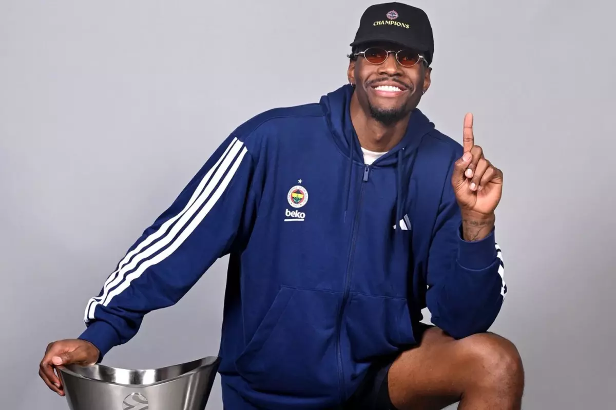 Nigel Hayes-Davis Fenerbahçe\'ye Atatürk\'ün sözleriyle veda etti
