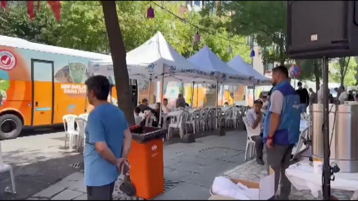 Pençe-Kilit Harekatı\'nda şehit olan Piyade Sözleşmeli Er Ahmet Gültekin\'in cenazesi Sultangazi\'de defnedildi