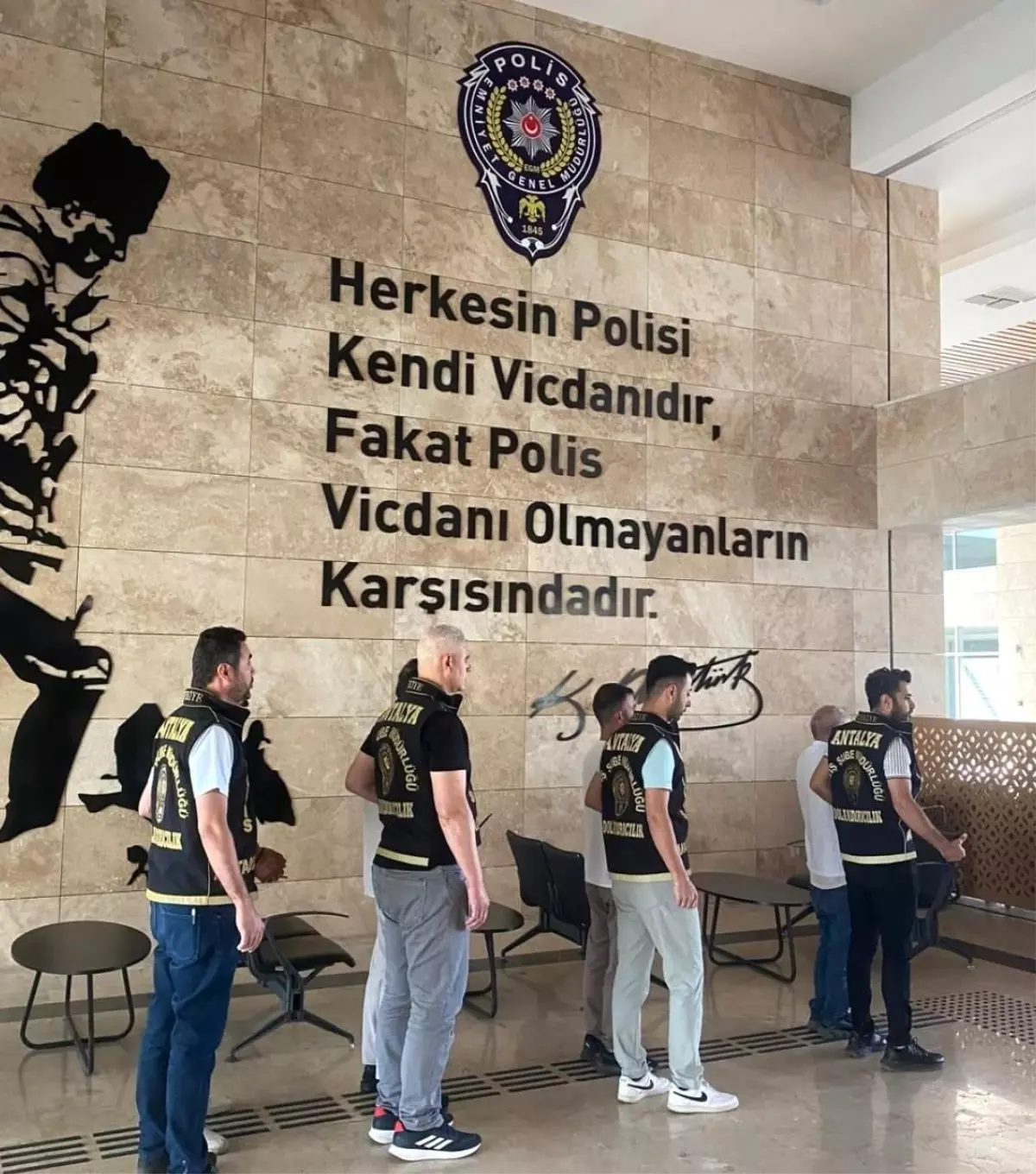 Antalya\'da Sahte Tapu Skandalı: 4 Şüpheli Yakalandı