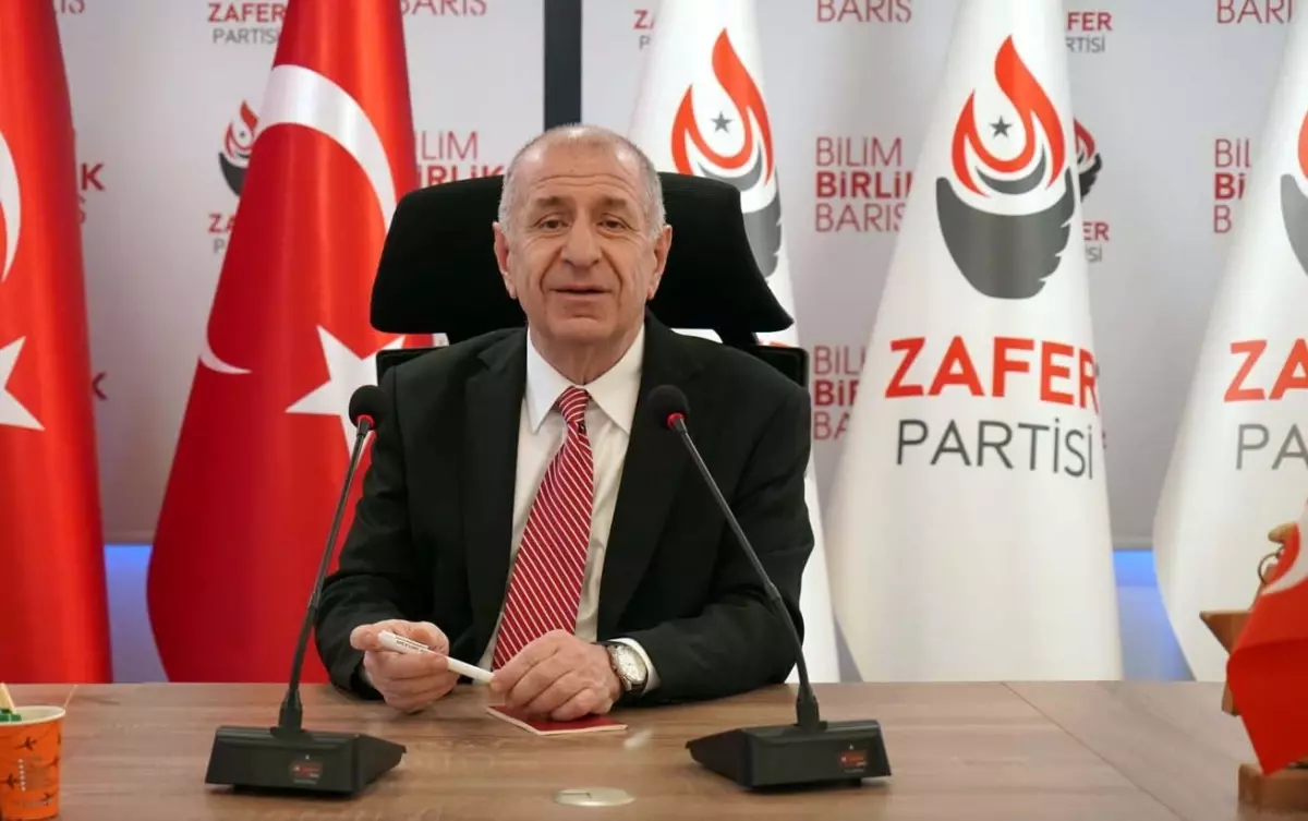 Ümit Özdağ, MİT Kanunu\'na muhalefetten beraat etti
