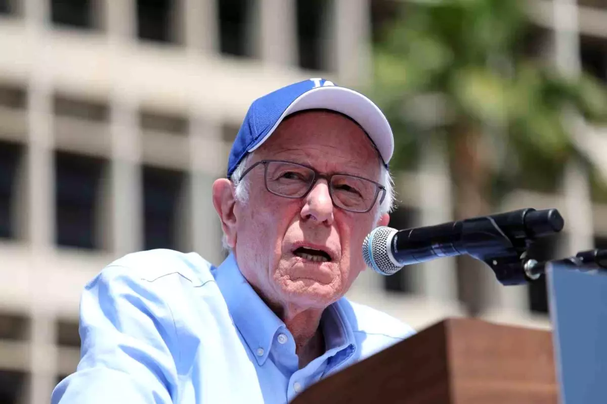 Sanders: Netanyahu Savaş Suçlusu