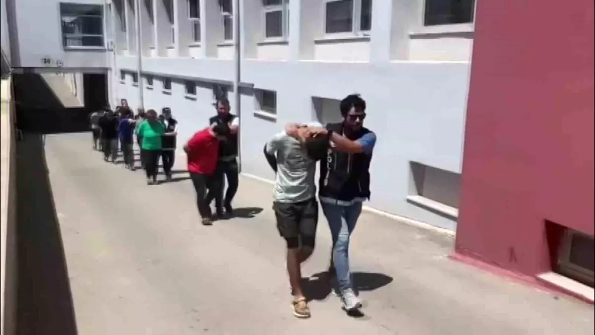 Adana\'da Uyuşturucu Operasyonu: 10 Gözaltı, 7 Tutuklama